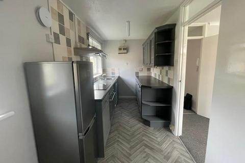 2 bedroom apartment to rent, Cliffe Gardens, Shipley BD18