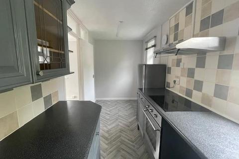 2 bedroom apartment to rent, Cliffe Gardens, Shipley BD18