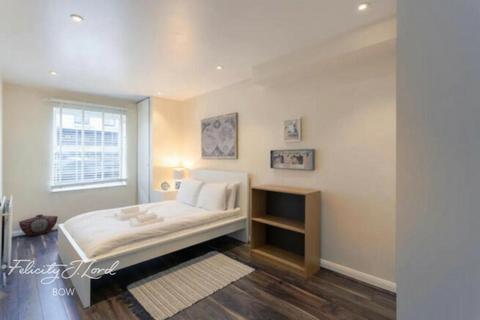 4 bedroom flat to rent, Bishops Way, LONDON