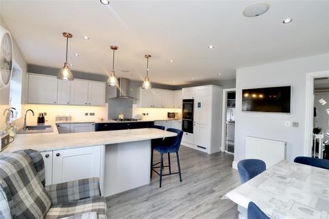 5 bedroom detached house for sale, Meadow Court, Newport