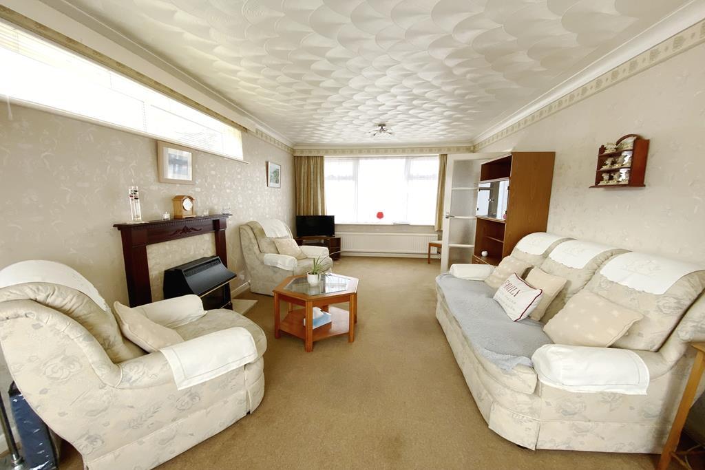 Lounge/Dining Rm