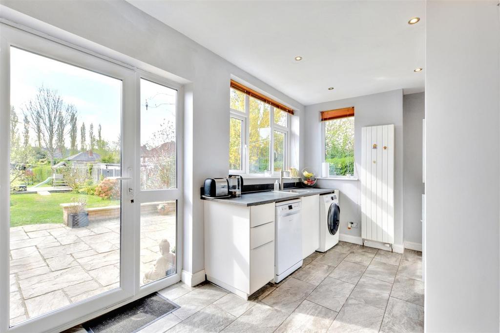 Kitchen 1.jpeg