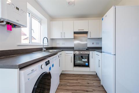 3 bedroom detached house to rent, Calverley View, Bradford, BD2