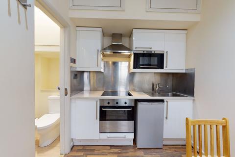 Studio to rent, Brondesbury Park