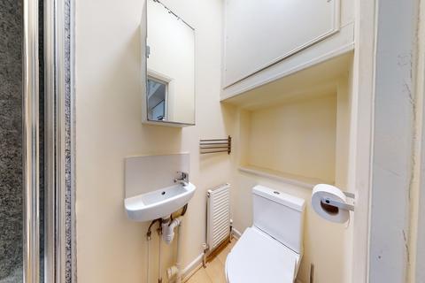 Studio to rent, Brondesbury Park