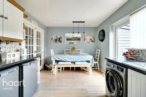 100 Maple Close, Hayes, UB4 9NH