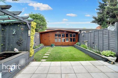 100 Maple Close, Hayes, UB4 9NH