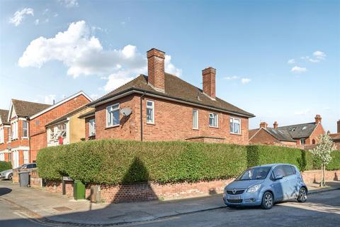 Goldington Avenue, Bedford