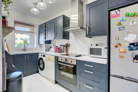 2 bedroom flat for sale, Coniston Court, Holland Road, Hove, BN3