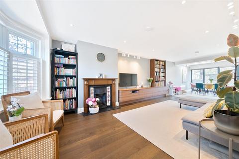 2 Cardinal Avenue, Kingston Upon Thames, KT2 5SB