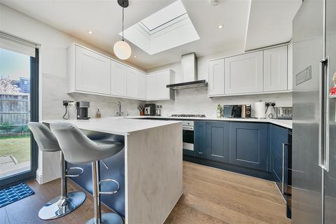 2 Cardinal Avenue, Kingston Upon Thames, KT2 5SB
