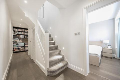 2 Cardinal Avenue, Kingston Upon Thames, KT2 5SB