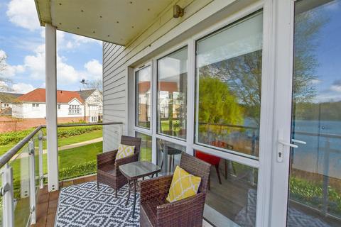 2 bedroom apartment for sale, Walters Close, Snodland, Kent