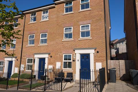 4 bedroom end of terrace house for sale, Enterprise Avenue, Tiverton EX16
