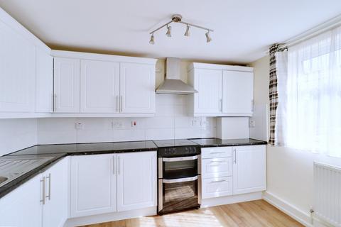 2 bedroom flat for sale, Gerard Gardens, Rainham RM13