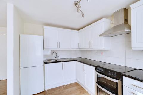 2 bedroom flat for sale, Gerard Gardens, Rainham RM13