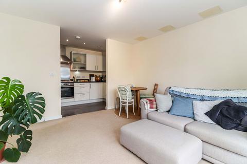1 bedroom flat for sale, Raven Close, Watford WD18