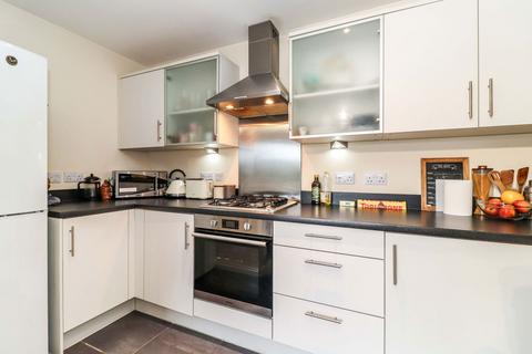 1 bedroom flat for sale, Raven Close, Watford WD18