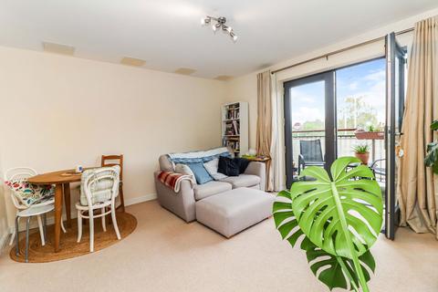 1 bedroom flat for sale, Raven Close, Watford WD18