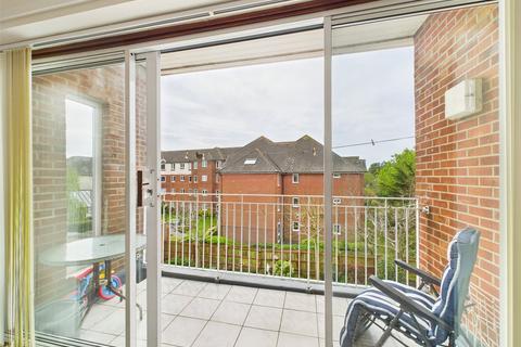 2 bedroom apartment for sale, Fairway Drive, Christchurch, Dorset, BH23