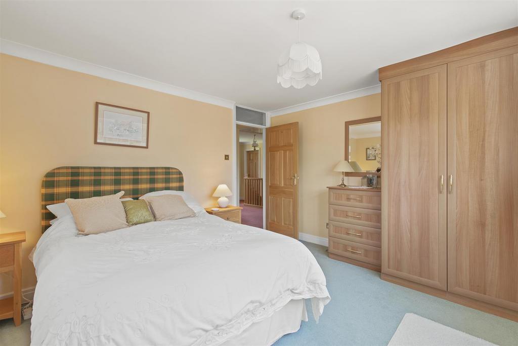 Bed 2.jpg
