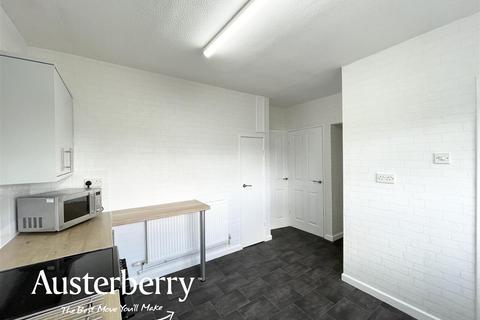 3 bedroom townhouse to rent, Heathcote Road, Stoke-On-Trent ST3