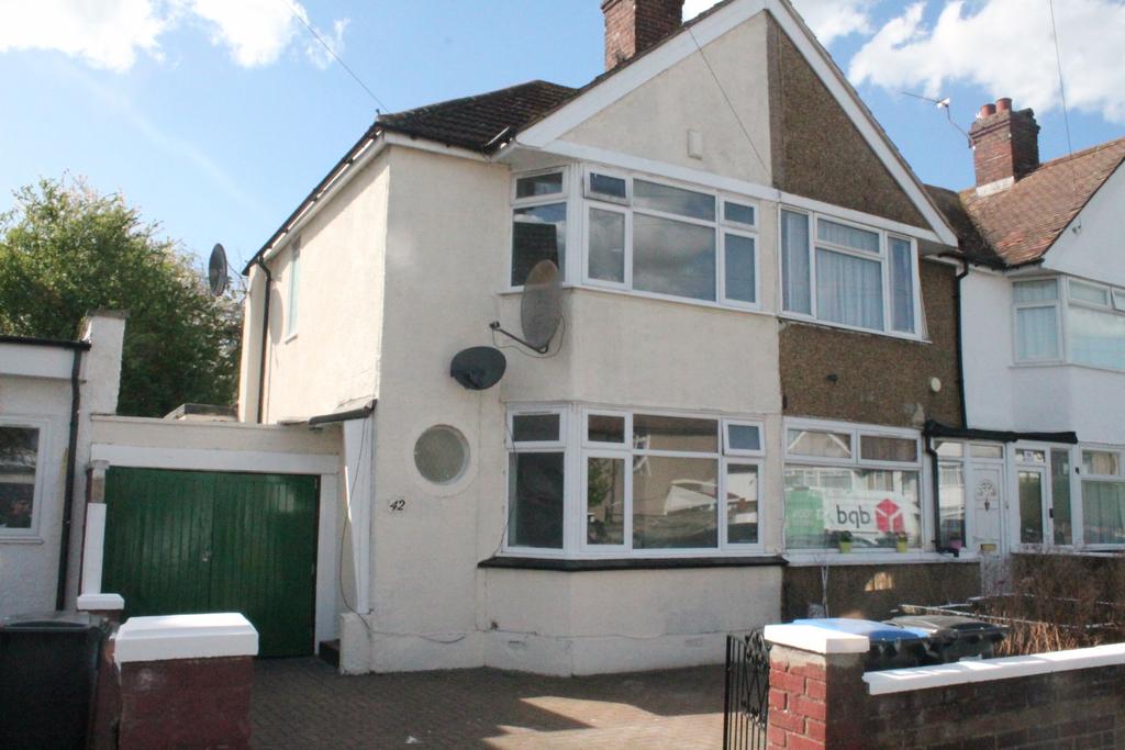 Two Bedroom House with Off Street Parking