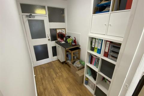 Office to rent, Queens Road, Buckhurst Hill