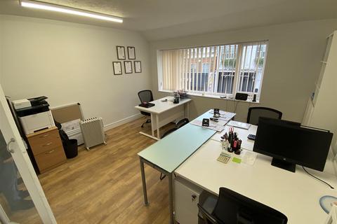 Office to rent, Queens Road, Buckhurst Hill