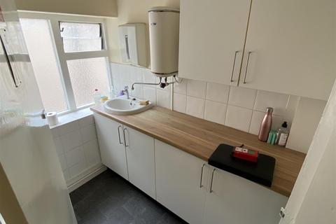 Office to rent, Queens Road, Buckhurst Hill
