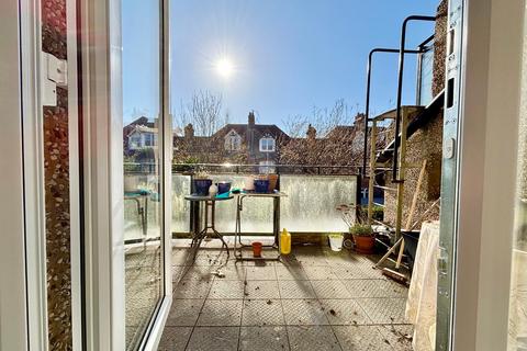 2 bedroom flat for sale, Albert Road, Bexhill-on-Sea, TN40