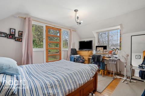 7 Downsview Road, London, SE19 3XD