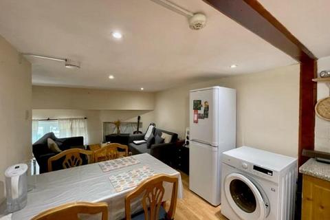 2 bedroom flat to rent, West End Lane, London