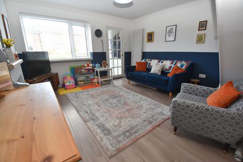 2 bedroom semi-detached house for sale, Rossett Drive, Urmston, M41