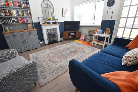 2 bedroom semi-detached house for sale, Rossett Drive, Urmston, M41