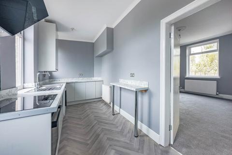 2 bedroom end of terrace house for sale, Woodland View, Wakefield