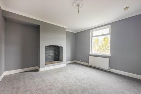 2 bedroom end of terrace house for sale, Woodland View, Wakefield
