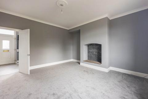 2 bedroom end of terrace house for sale, Woodland View, Wakefield
