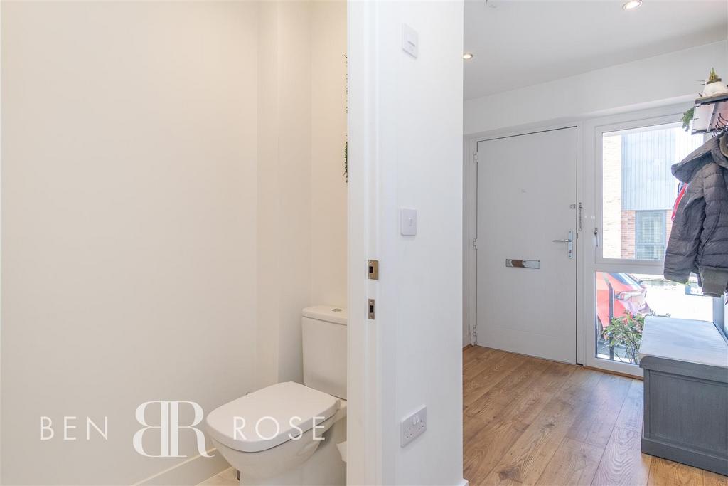 Entrance Hall/WC