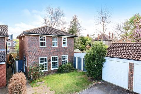 Darnley Park, Weybridge, KT13