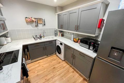 2 bedroom flat for sale, Barnsdale Close, Loughborough LE11