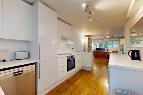 3 bedroom flat to rent, Finborough Road, London SW10