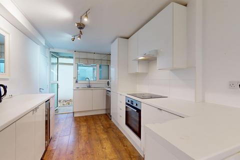 3 bedroom flat to rent, Finborough Road, London SW10