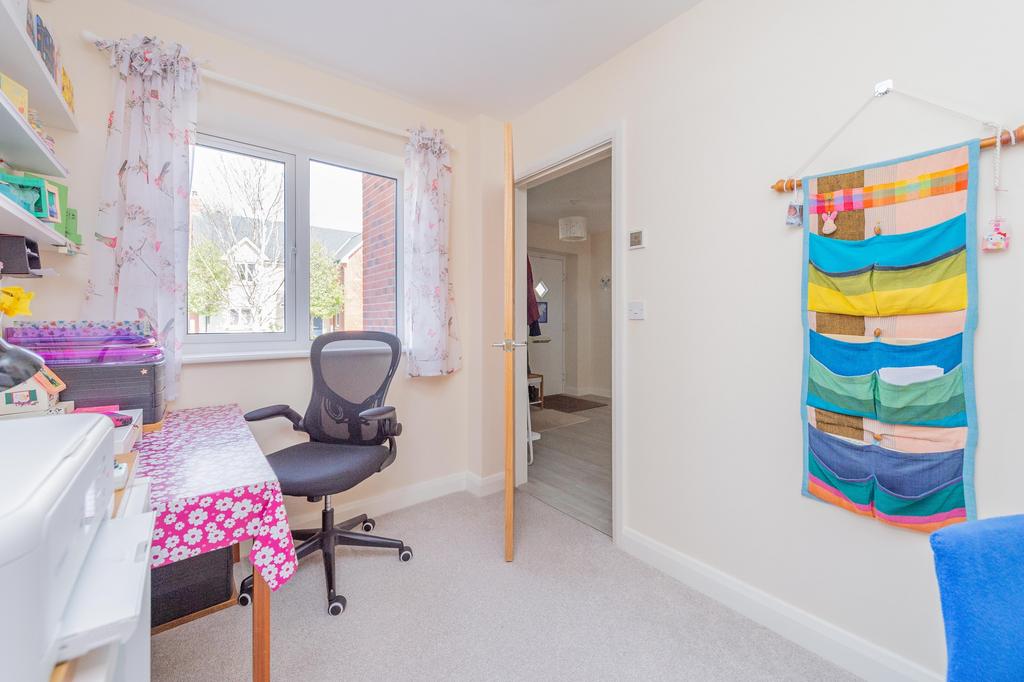 21 Pyon Close14