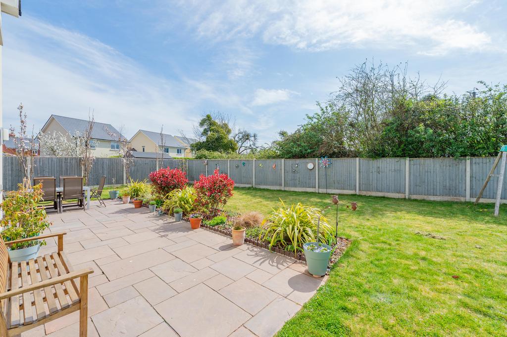21 Pyon Close08
