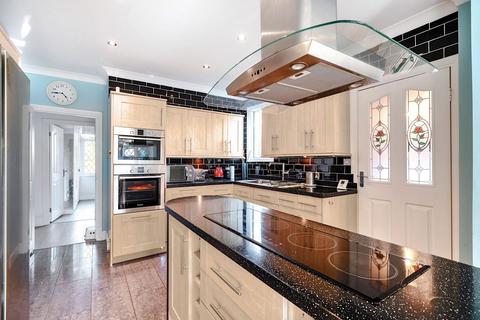 91 Woodcote Grove Road, Coulsdon, CR5 2AN