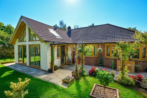 3 bedroom detached bungalow for sale, Vicarage Lane, Westfield