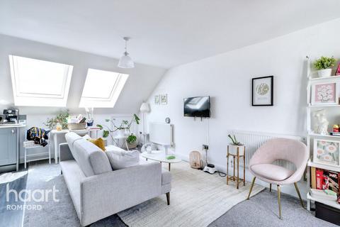 1 bedroom apartment for sale, Fourth Avenue, Romford, RM7 0UA
