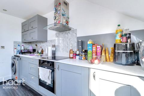1f Fourth Avenue, Romford, RM7 0UA