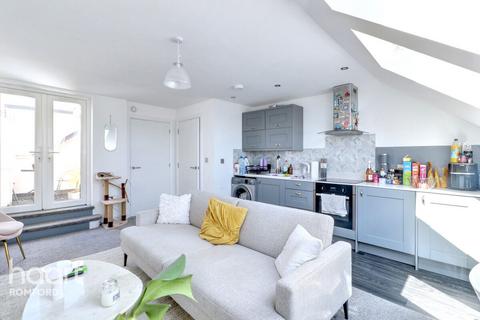1f Fourth Avenue, Romford, RM7 0UA